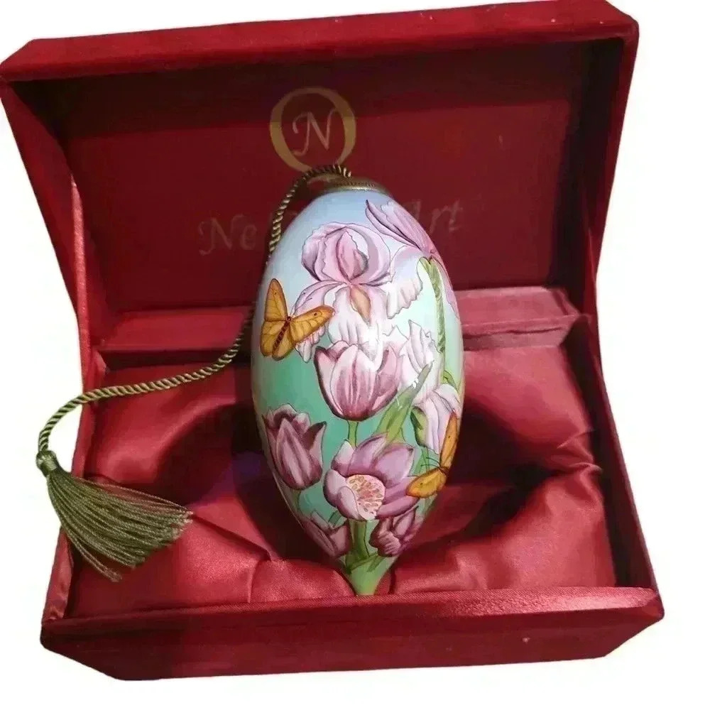 Ne Qwa ornament